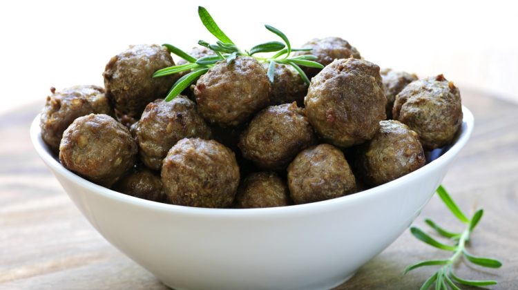 Gehaktballetjes maken voor de verjaardag: Een klassieke lekkernij